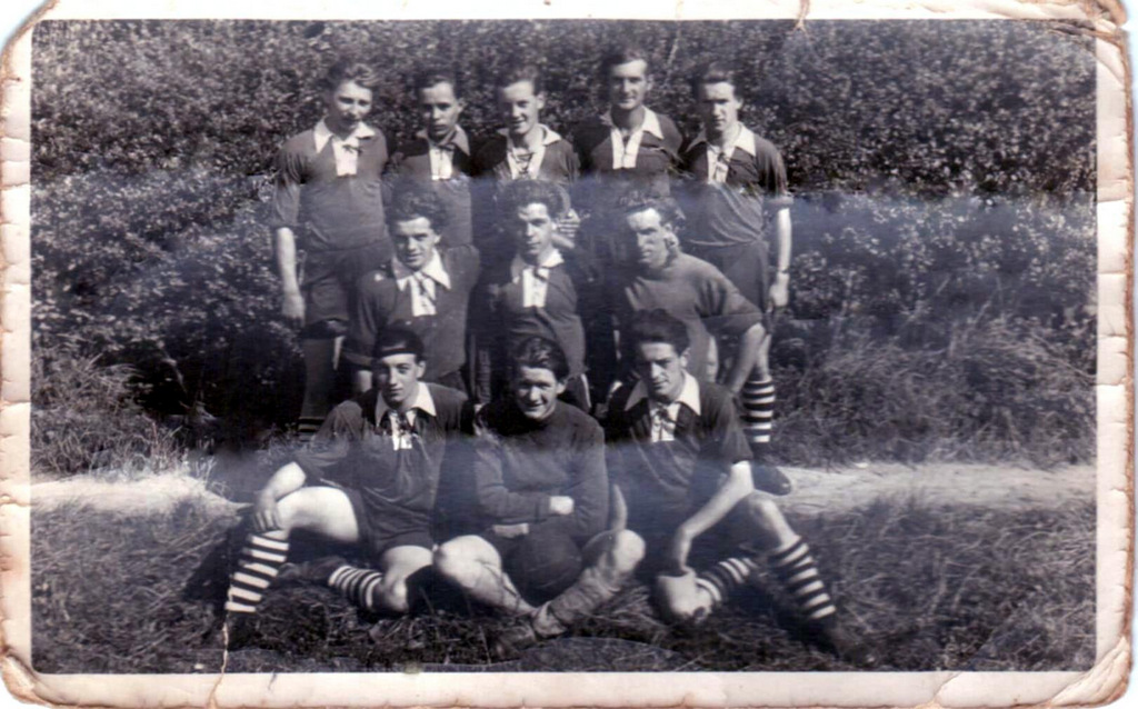 Die 1. Herren 1952
o: Eckert, Reets, Janas, Wassermann, Voges
m: Wunder, ?, Vollendorf
u: ?, Wascke, ?
