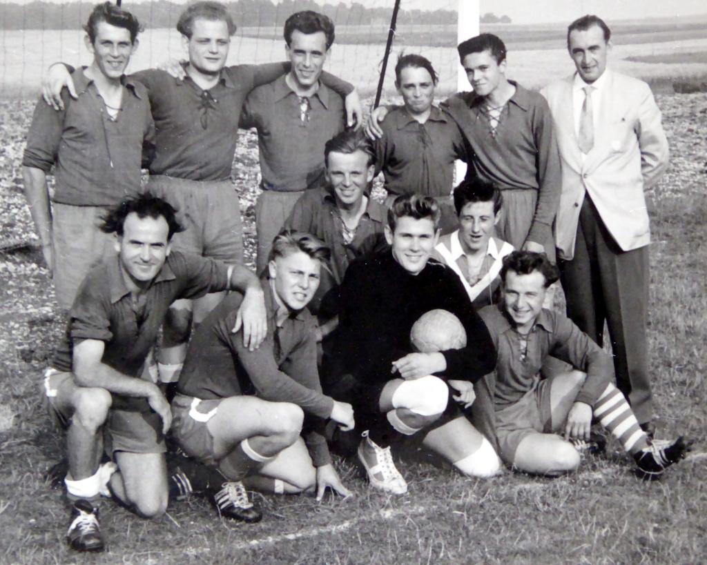 1. Herren?
o: Kirscht,Fuhrmann, Reets, Impe, Grond, Wegener 
m: Hoffmann
u: Beier, Reese, Leipold, Schmücking, Heiner
