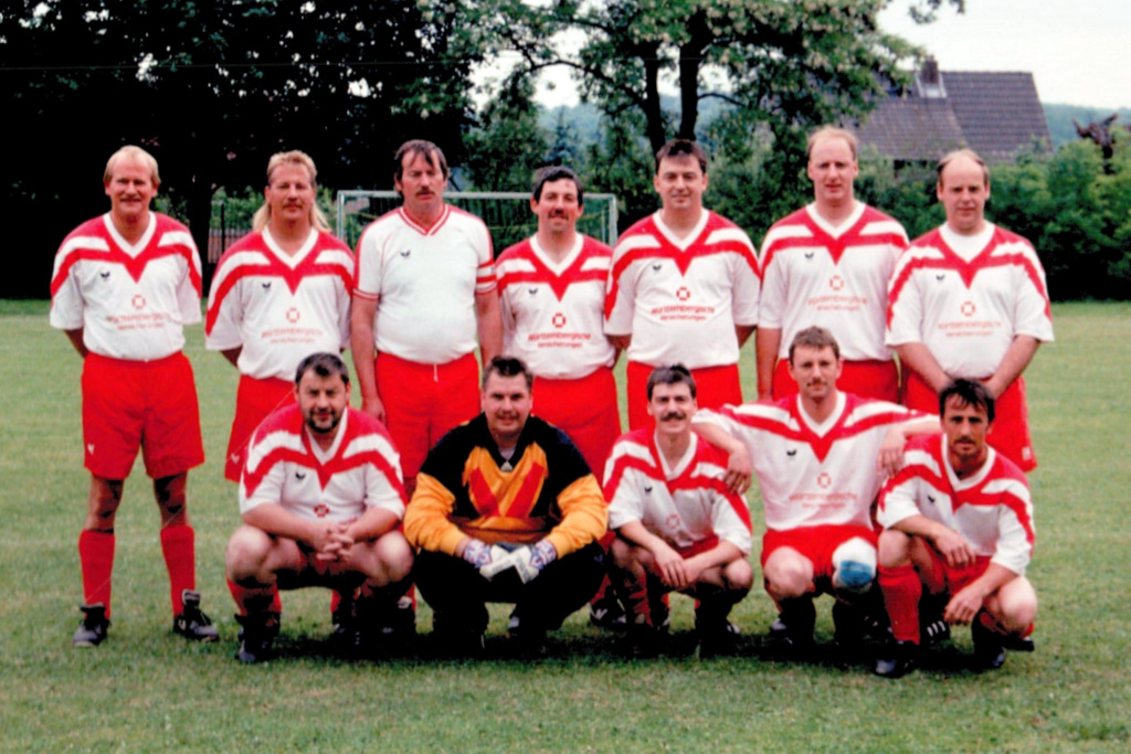 Die 2. Herren 198?
o: Ruhmann, Wöllm, Becker, Voges, Spanehl, Pape
u: Köhler, R.Niemeyer, Garbe, Raitmeyer, Rene Krawczyk
