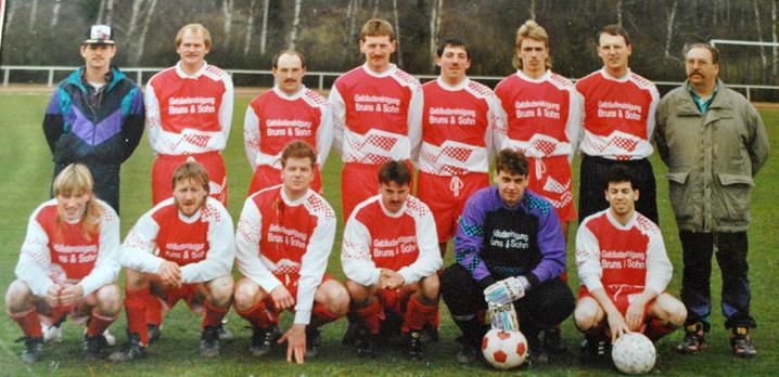 Die Herren 1991
o: Bruns, Voges, Kirscht, Pfannenschmidt, Schindler, Lötzach, Raitmeier, Fricke
u: Störmer, Richter, Vedele, Schindler, Gläsener, Aydiroglu
